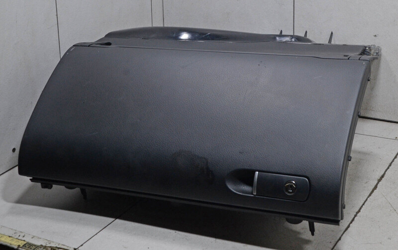 Бардачок Audi A4 хэтчбек 2004 г.  1.9 л дизель Ровно