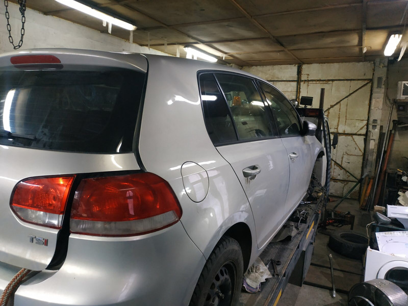 Капот Volkswagen Golf 6 хэтчбек 2011 г.  1.4 л бензин Васильков