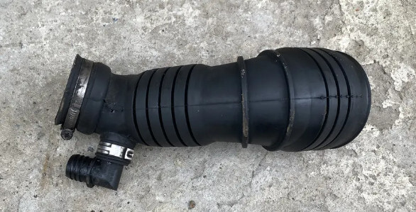 Патрубок турбины Audi A6 C5 2000 г.  Бердичев