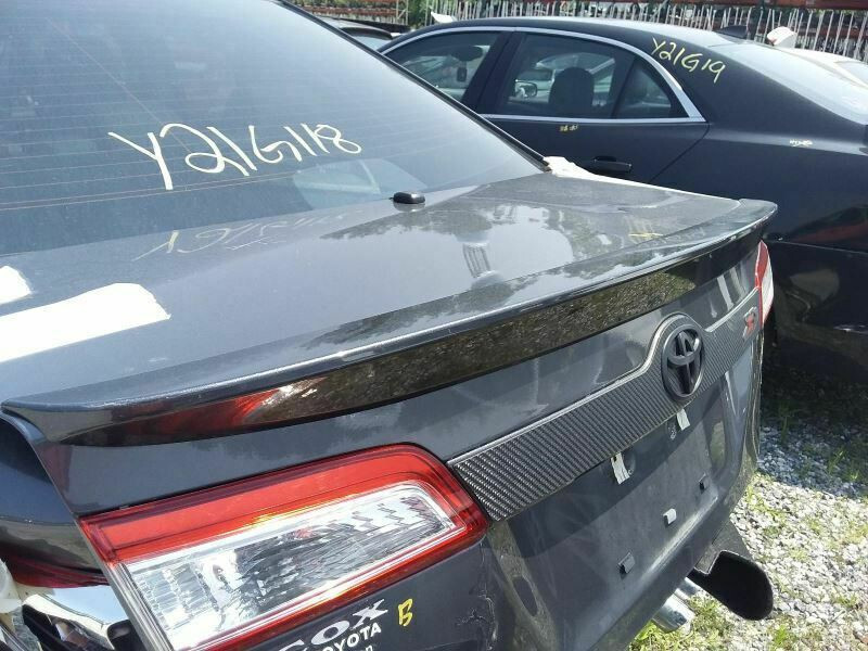 Спойлер кришки багажника 7687106908   Toyota Camry