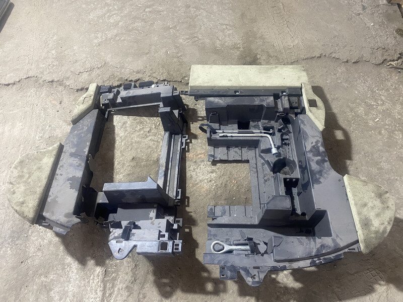 Пластик ниши багажника Infiniti FX FX30D 2013 3.0 Дизель Ирпень