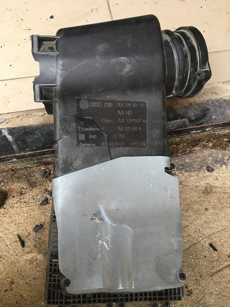 Корпус воздушного фильтра 7L6129607A   Audi Q7