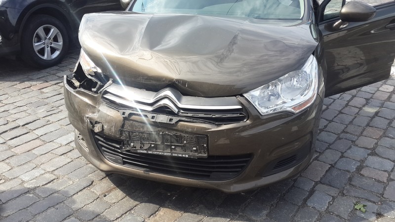 Бампер передний Citroen C4 хэтчбек 2013 г.  1.6 л дизель Киев