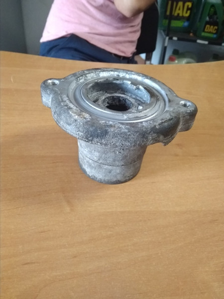 Опора амортизатора заднего 8d0512099a Audi A4 B5  1999 1.8 Бензин Ровно