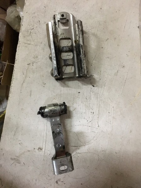 Ограничитель правой двери Mercedes-Benz Sprinter  2009 2.0 Бензин Запорожье