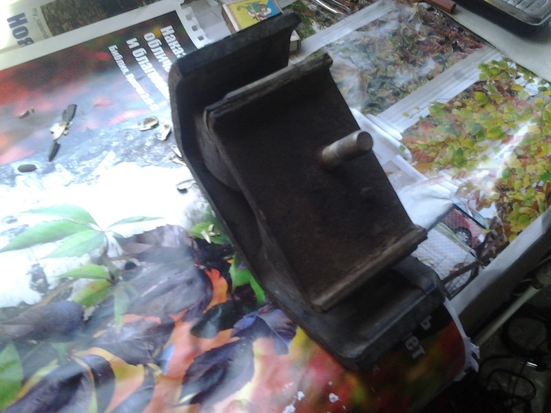 Подушка двигателя Nissan Bluebird  1989 2.0 Бензин Нежин