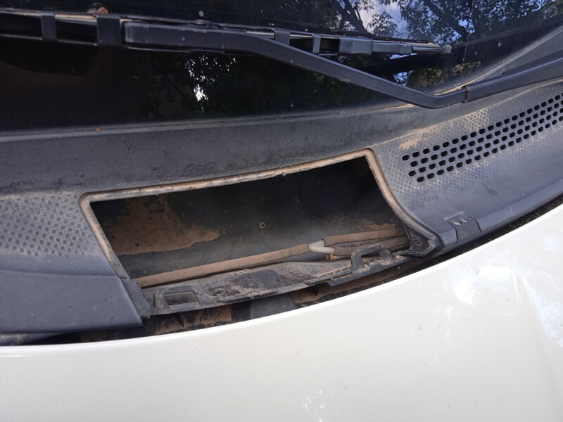 Решітка передня Nissan Tiida C11  2008 1.6 Бензин 