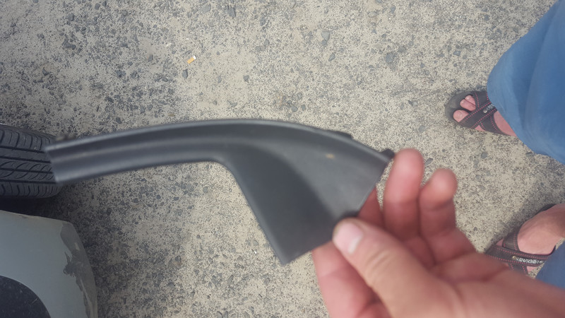 Уголочек крыла Nissan Tiida C11  2008 хетчбек 1.6 Бензин 