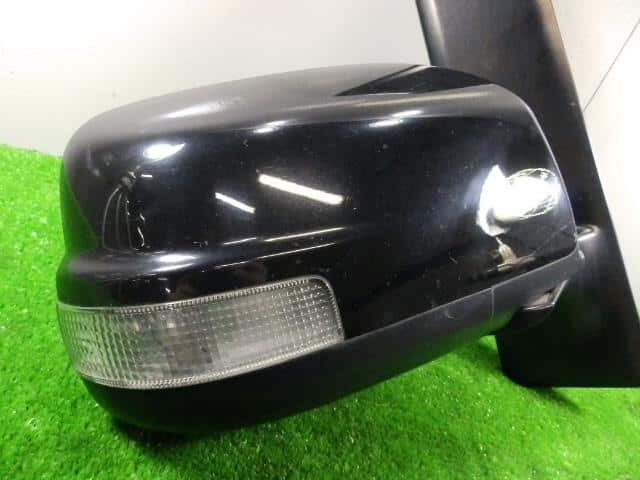 Дзеркало праве Nissan Serena  2010 2.0 Бензин Бровари