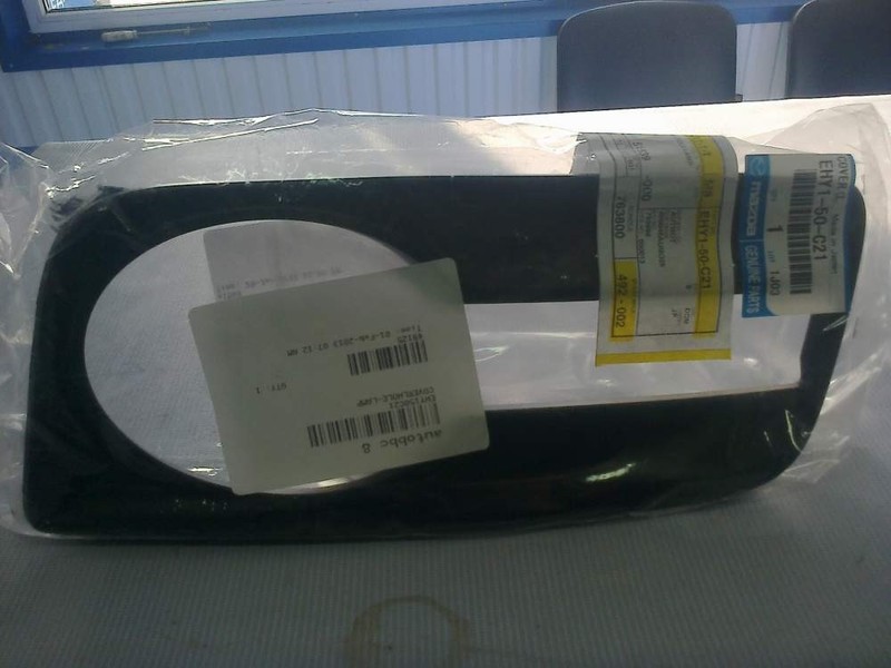 Решетка противотуманой фары Mazda CX-7  2008 2.3 Бензин Киев