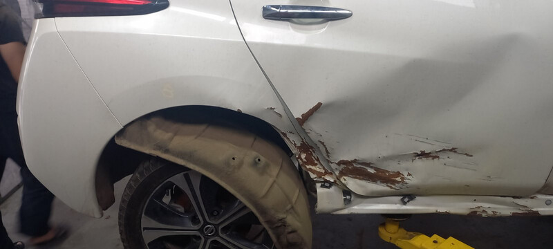 Порог правий, задня арка 78112-5SA0A   Nissan Leaf