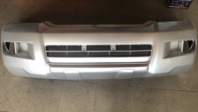 Бампер передний Toyota Land Cruiser Prado 120 2008 г.  4.0 л бензин Ровно
