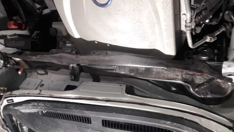 Панель металическая между передними стаканами Nissan Leaf  2015 хетчбек 3.5 Электро 