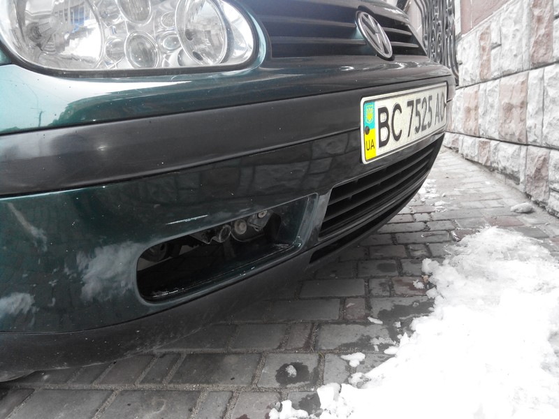 Права решітка в бампері. Volkswagen Golf 4  2000 1.6 Бензин Старый Самбор