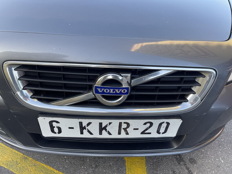 Решетка радиатора Volvo V50  2010 универсал 1.6 Дизель Березно