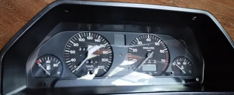 Приборная панель (щиток приборов) Audi 100 C3  1986 2.0 Бензин 