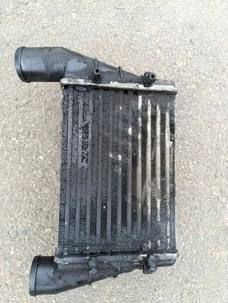 Інтеркулер б5 Audi A4  2001 универсал 1.9 Дизель 