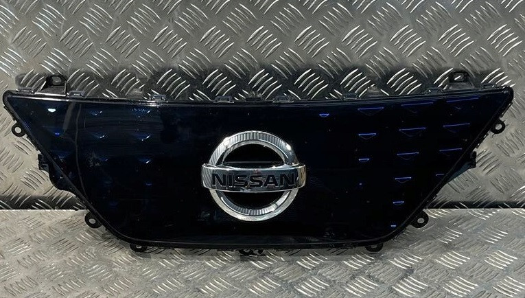 Решітка радіатору гола під радар і камеру Nissan Leaf  2018 