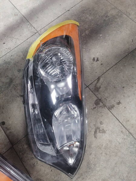 Фара передняя правая 921021W320   Kia Rio