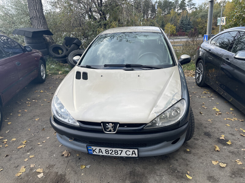 Капот Peugeot 206 хетчбек 2006 р.  1.6 л бензин