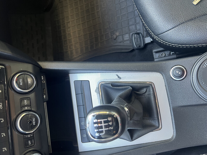 Накладка ручки кпп Skoda Octavia A7  2016 универсал 1.4 Бензин Киев