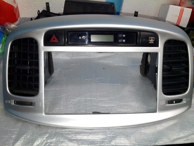 Накладка центральной панели центр Hyundai Accent  2008 1.4 Бензин Одесса
