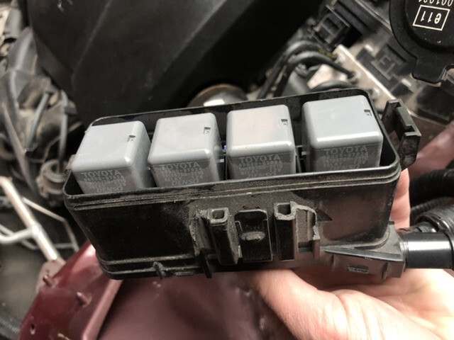 Корпус блоку запобіжників Toyota Highlander  2018 хетчбек 3.5 Бензин 