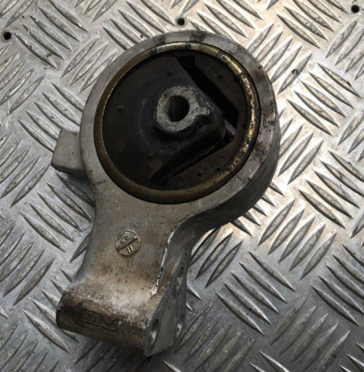 Опора двигуна права Mitsubishi Space Star 2003 р.