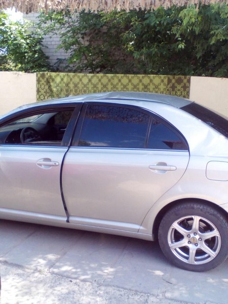 Дверь правая 67001-05050   Toyota Avensis