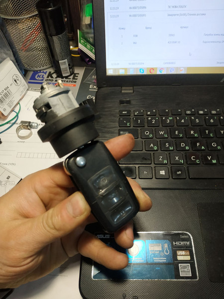 Личинка замка, ключ Volkswagen Caddy 3  2007 универсал 2.0 Дизель Тячев