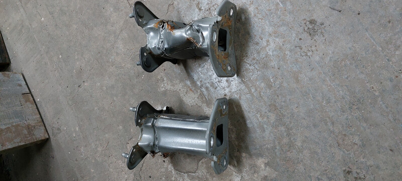 Кронштейны заднего усилителя бампера Nissan Rogue  2019 2.5 Бензин 