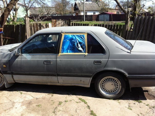 Cтекло двери заднее Mazda 929  1987 2.5 Бензин Житомир