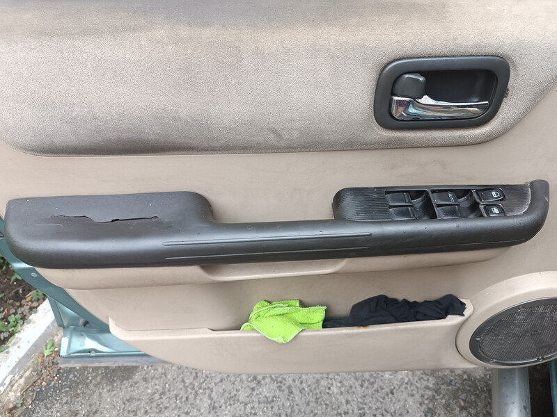 Підлокітник сидіння водія Nissan X-Trail T30  2002 універсал 2.5 Бензин 