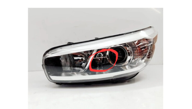Фара передняя лева без led с функцией подсветки поворота Kia Cee`d  2012 универсал 1.6 Бензин Киев