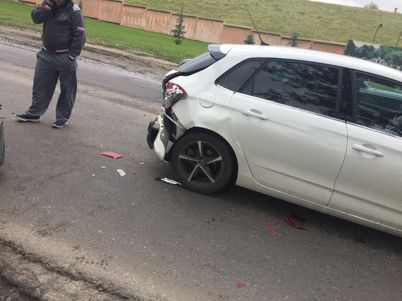 Ляда, бампер, фонарь правый Citroen C4 хэтчбек 2011 г.  1.6 л дизель Ровно