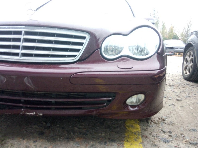 Накладка бампера без места под хром правая Mercedes C-Class 2006 г.  3.0 л бензин Киев