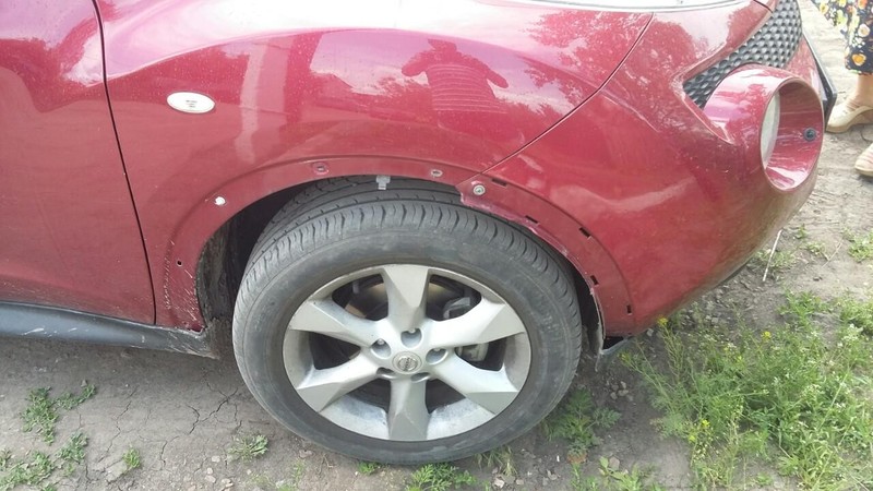 Передняя правая накладка на крыло Nissan Juke  2012 1.6 Бензин 