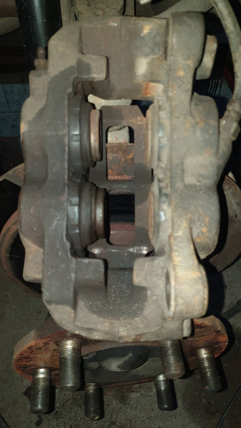 Передние суппорта Iveco Daily  1995 2.5 Дизель Кременчуг