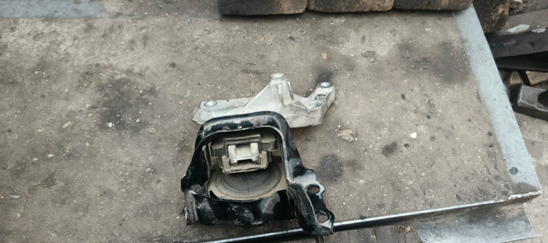 Правая опора двигателя Nissan Micra K13  2013 хэтчбек 1.2 Бензин Одесса