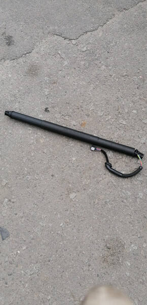 Електроамортизатор кришки багажника Volkswagen Touran  2017 универсал 1.0 Бензин Киев