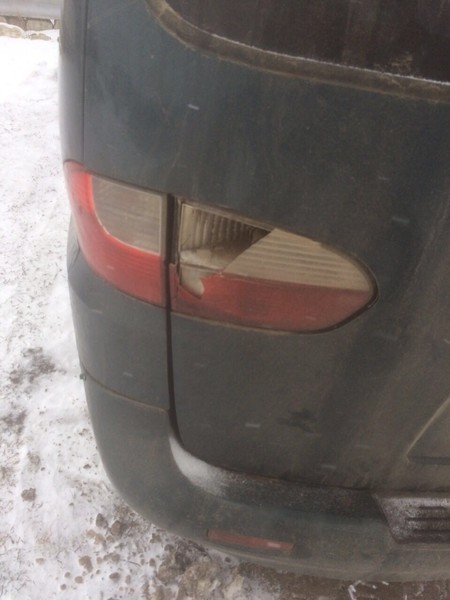 Фонарь задний левый внутренний Hyundai H200  2001 2.5 Дизель Одесса