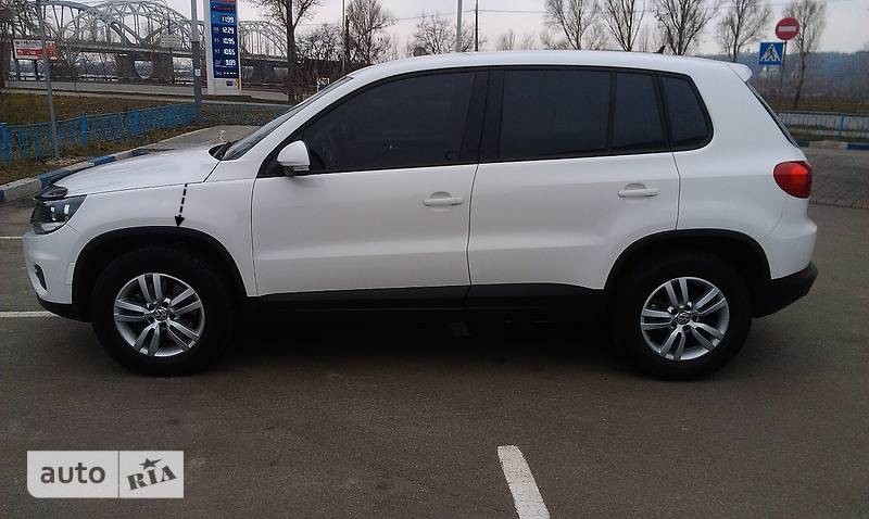 Направляющая переднего бампера 5NU807183   Volkswagen Tiguan, Volkswagen Touran