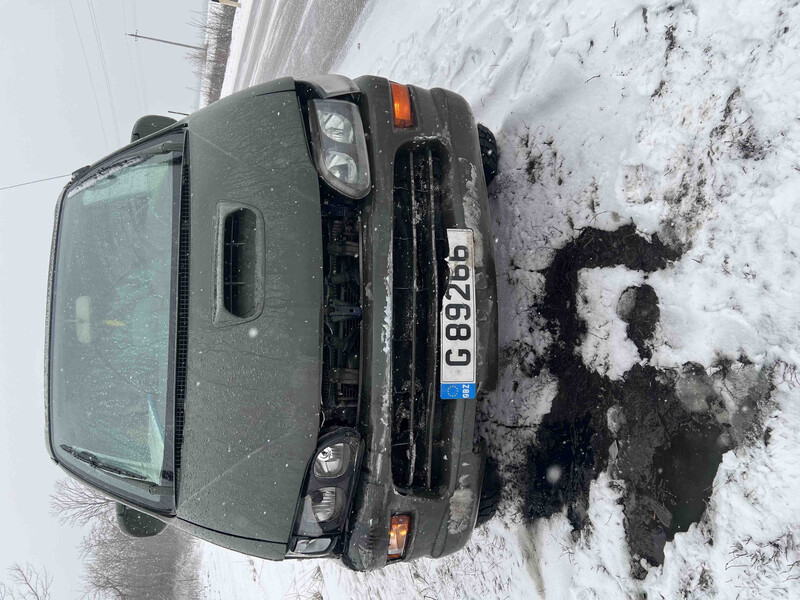 Передний бампер Mitsubishi L 400  1998 2.5 Дизель 