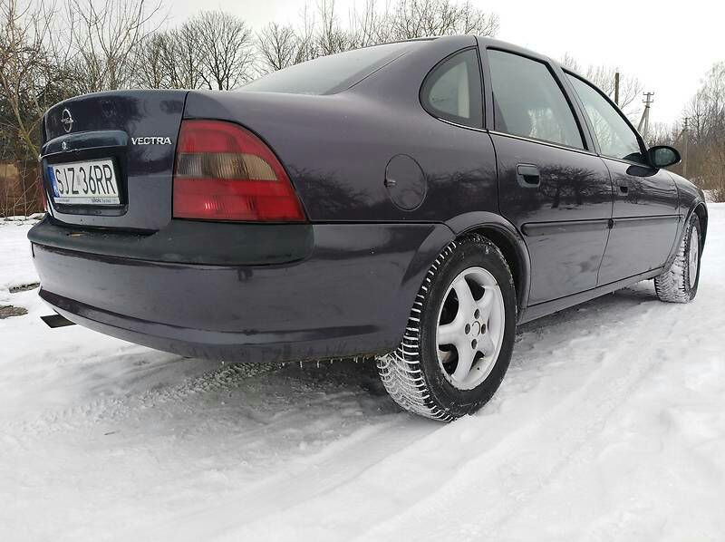 Задний бампер Opel Vectra B 1997 г.  1.6 л бензин Киев