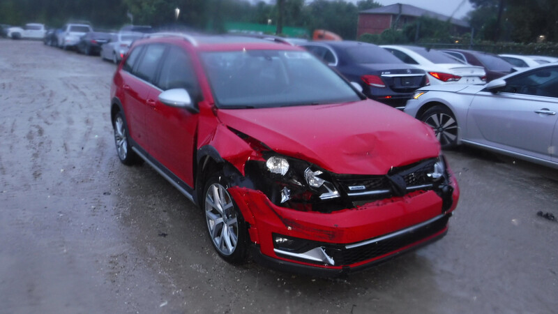 Решетка бампера верхня Volkswagen Golf 7  2017 универсал 1.8 Бензин Киев