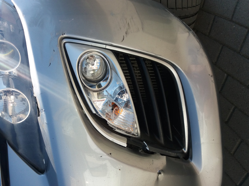 Решітка бампера и противотуманна фара Mazda CX-7  2010 2.2 Дизель 