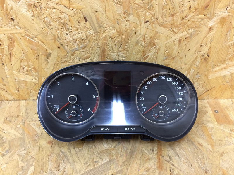 Приладова панель Volkswagen Amarok  2012 