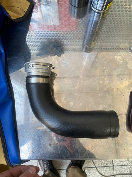 Патрубок інтеркулера Toyota Auris  2007 хетчбек 2.0 Дизель 