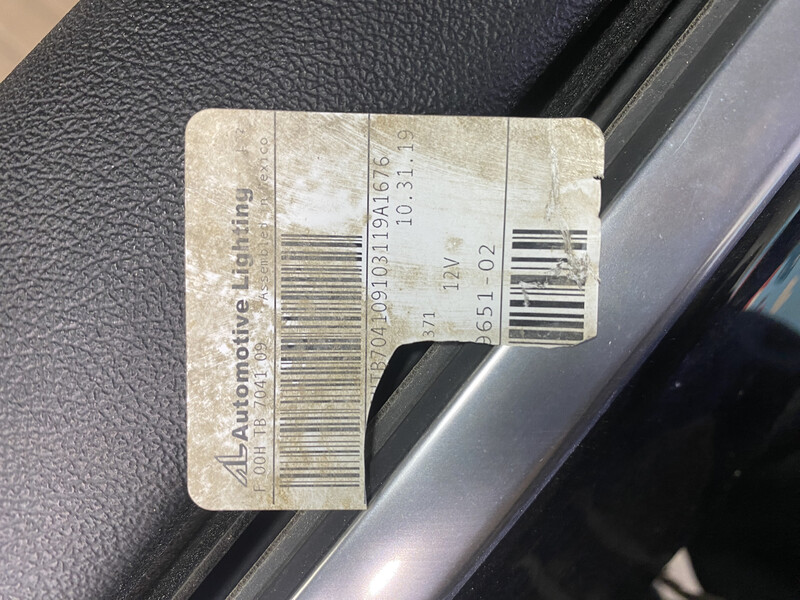 Фара передняя 8739651-02   BMW X3