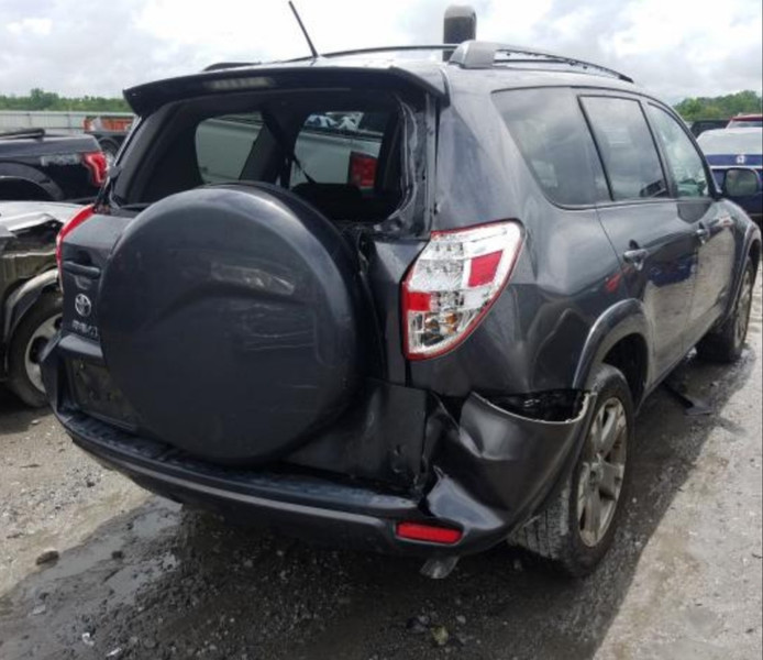 Фонарь задний 8155142120   Toyota RAV4